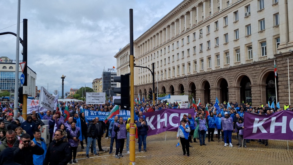 Енергетици и миньори блокираха центъра на София